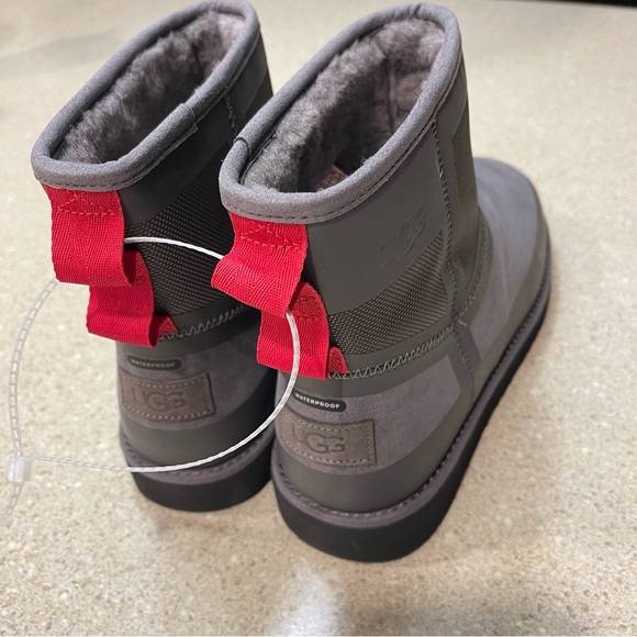 UGG Classic Mini Urban Tech WP Charcoal. - Picture 3 of 11
